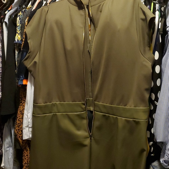 Green Dress - Picture 4 of 4